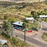 A humilde casa de dois quartos no acampamento dos Old Timers, nos arredores de Alice Springs, no Território do Norte, foi a casa da família por mais de sete anos.