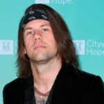 O que saber sobre Caleb Shomo depois que o cantor Beartooth se tornou gay
