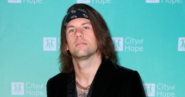 O que saber sobre Caleb Shomo depois que o cantor Beartooth se tornou gay
