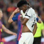Kylian Mbappe, Vinicius Junior e Jude Bellingham, do Real Madrid, se alinham antes de uma partida da La Liga