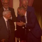 O príncipe William aplaudiu David Attenborough quando ele chegou ao Royal Albert Hall para comemorar os 100 anos no planeta Terra com uma série de convidados repletos de estrelas