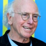 O roteiro desfeito de Larry David da década de 1980 vaza online; Filme segue homem evasivo que se reúne com ex moribundo