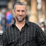 O falecido Dustin Diamond estava ganhando quantias irrisórias com resíduos de distribuição por seu trabalho em Saved by the Bell, de acordo com um novo especial do Investigation Discovery; visto em 2016