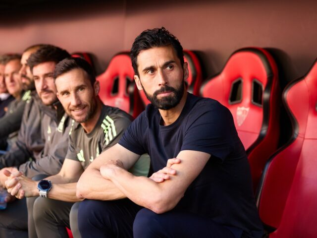 O técnico do Real Madrid, Álvaro Arbeloa, diz que deixará o cargo após uma temporada ruim
