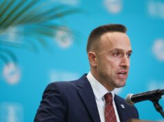 O técnico do primeiro ano dos Dolphins, Jeff Hafley, já está muito ocupado Miami Dolphins head coach Jeff Hafley