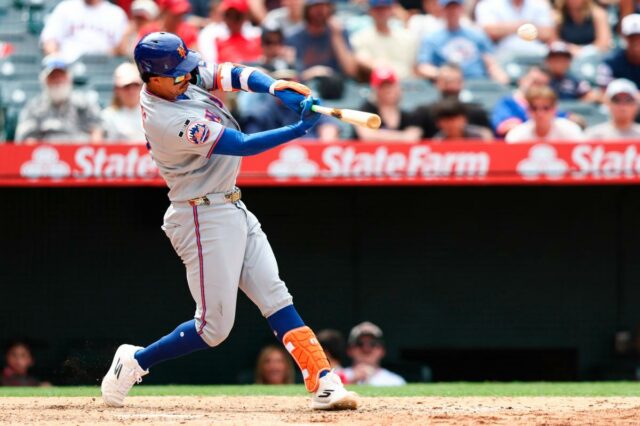 Mark Vientos, do New York Mets, fazendo um home run.