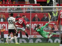 O veredicto claro do ex-árbitro Dermot Gallagher sobre os incidentes de Benjamin Sesko e Bruno Fernandes na vitória do Man Utd O veredicto claro do ex-árbitro Dermot Gallagher sobre os incidentes de Benjamin Sesko e Bruno Fernandes na vitória do Man Utd