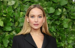 O vestido maxi preto de Jennifer Lawrence é tão emagrecedor, graças a um detalhe Kate Middleton