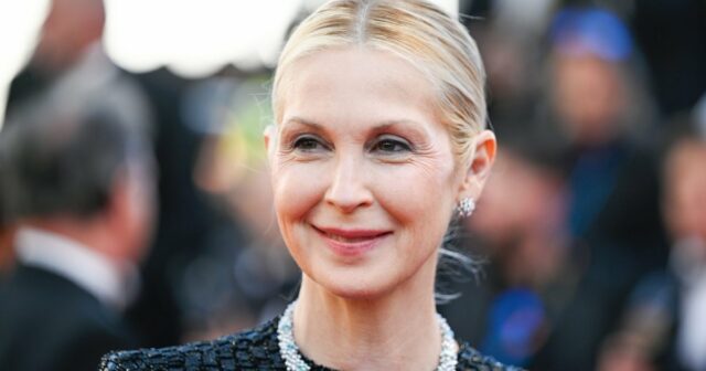 O vestido midi de Kelly Rutherford dá vibrações de mãe Katya Holmes
