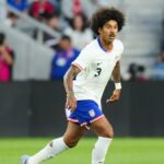 O zagueiro americano Richards corre para estar apto para a Copa do Mundo após lesão no tornozelo