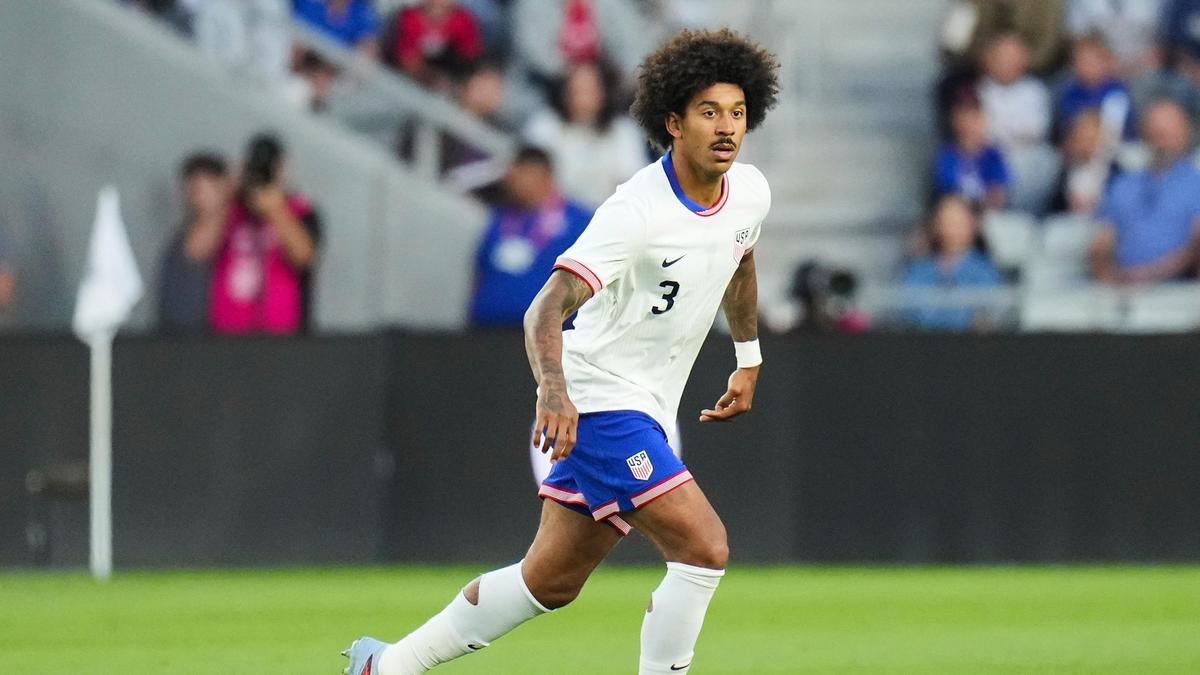 O zagueiro americano Richards corre para estar apto para a Copa do Mundo após lesão no tornozelo