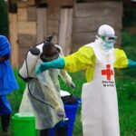 OMS declara surto de Ébola na África Central uma emergência de saúde pública após 80 mortes suspeitas