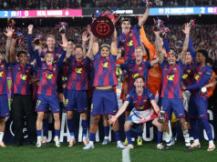 Observado pelo seu treinador em luto, o Barcelona mantém o título da liga espanhola ao derrotar Observado pelo seu treinador em luto, o Barcelona mantém o título da liga espanhola ao derrotar