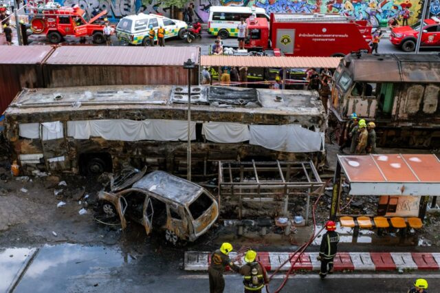 Oito mortos e 32 feridos após trem de carga bater em ônibus na Tailândia
