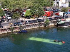Ônibus cai no rio após acidente de motorista estagiário, resposta de resgate massiva: relatórios Ônibus cai no rio após acidente de motorista estagiário, resposta de resgate massiva: relatórios