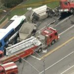 Ônibus, caminhão e carro colidem em Santa Clarita, deixando 13 feridos