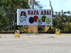 Operadores de bingo de Guam condenados por fraude multimilionária em jogos de azar beneficentes direcionados a crianças Sinal de Hafa Adai Bingo em Guam vinculado a investigação multimilionária de fraude em jogos de azar de caridade e sentença de prisão federal