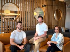 Origin Lab arrecada US$ 8 milhões para ajudar empresas de videogame a vender dados para construtores de modelos mundiais Two men and a woman sit on leather chairs in a well appointed office space.