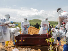 Os EUA estão bem posicionados para lidar com o atual surto de Ebola, diz Deborah Birx Os EUA estão bem posicionados para lidar com o atual surto de Ebola, diz Deborah Birx
