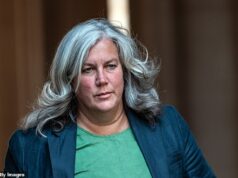 Os EUA voltaram a aumentar as exportações de petróleo para a Grã-Bretanha para impedir que a crise de combustível do Irão destruísse as férias em família A secretária dos Transportes, Heidi Alexander (na foto), tem perseguido os EUA para aumentar as exportações de petróleo para a Grã-Bretanha para impedir que a crise de combustível do Irão destrua as férias em família