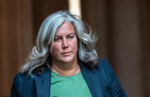 Os EUA voltaram a aumentar as exportações de petróleo para a Grã-Bretanha para impedir que a crise de combustível do Irão destruísse as férias em família A secretária dos Transportes, Heidi Alexander (na foto), tem perseguido os EUA para aumentar as exportações de petróleo para a Grã-Bretanha para impedir que a crise de combustível do Irão destrua as férias em família