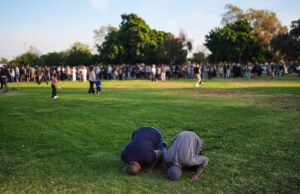 Os adolescentes que atacaram o Centro Islâmico de San Diego foram os últimos a citar atrocidades anteriores Os adolescentes que atacaram o Centro Islâmico de San Diego foram os últimos a citar atrocidades anteriores