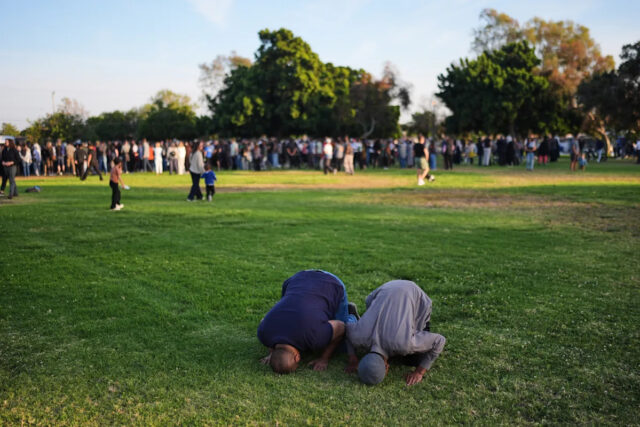 Os adolescentes que atacaram o Centro Islâmico de San Diego Os adolescentes que atacaram o Centro Islâmico de San Diego foram os últimos a citar atrocidades anteriores