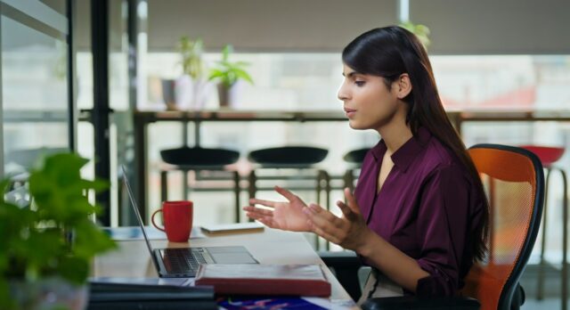 Os candidatos a emprego estão usando IA durante as entrevistas
