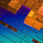 Os chips defeituosos da Apple são um grande negócio para a empresa, e não apenas no MacBook Neo | Imagem aproximada de um chip de silício