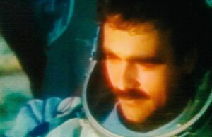 Os dezesseis filmes de Ken Loach embarcam no documento do astronauta afegão de Elham Ehsas ‘Forgotten Spaceman’ (EXCLUSIVO) Os dezesseis filmes de Ken Loach embarcam no documento do astronauta afegão de Elham Ehsas 'Forgotten Spaceman' (EXCLUSIVO)