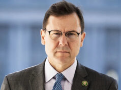Os eleitores de Nova Jersey se dividiram sobre a misteriosa ausência médica de dois meses do deputado republicano Tom Kean Jr. Os eleitores de Nova Jersey se dividiram sobre a misteriosa ausência médica de dois meses do deputado republicano Tom Kean Jr.