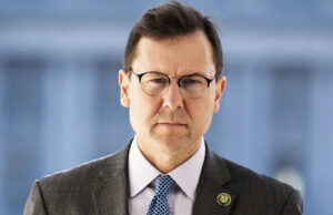 Os eleitores de Nova Jersey se dividiram sobre a misteriosa ausência médica de dois meses do deputado republicano Tom Kean Jr. Os eleitores de Nova Jersey se dividiram sobre a misteriosa ausência médica de dois meses do deputado republicano Tom Kean Jr.