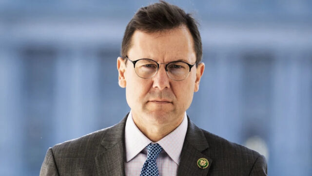 Os eleitores de Nova Jersey se dividiram sobre a misteriosa ausência médica de dois meses do deputado republicano Tom Kean Jr.
