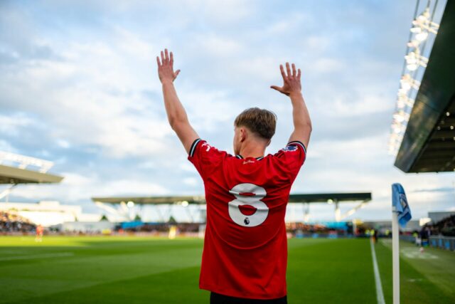 Os fãs do Man Utd estão de acordo total sobre Os fãs do Man Utd estão de acordo total sobre Jim Thwaites após a apresentação na final da FA Youth Cup