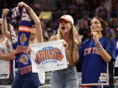 Os fãs dos Knicks esquecem os maus momentos com o retorno das finais da NBA Torcedores do New York Knicks comemoram o retorno das finais da NBA