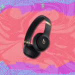 Os fones de ouvido Beats Solo 4 acabaram de receber um grande desconto na Amazon – aja rápido para economizar quase US $ 100