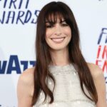Anne Hathaway é vista no Distrito Financeiro em 16 de abril de 2026 na cidade de Nova York.