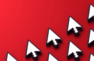 Os mercados de saúde dos EUA compartilharam dados de cidadania e raça com gigantes da tecnologia de publicidade a bunch of pixelated mouse cursors on a red background