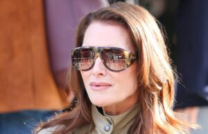 Os óculos de sol de grife de Brooke Shields se parecem com este par de US $ 14 da Amazon NOVA IORQUE, NY - 15 DE MAIO: Jennifer Lopez é vista em 15 de maio de 2026 na cidade de Nova York. (Foto de XNY/Star Max/GC Images)
