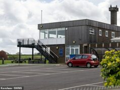Os pais receberam permissão para beber álcool enquanto assistiam a jogos esportivos em uma escola particular para meninas de £ 25.000 por ano – apesar dos protestos dos moradores locais A Tormead School em Guildford, Surrey, recebeu recentemente uma licença de álcool para suas instalações esportivas recentemente reformadas, Urnfield Pavilion