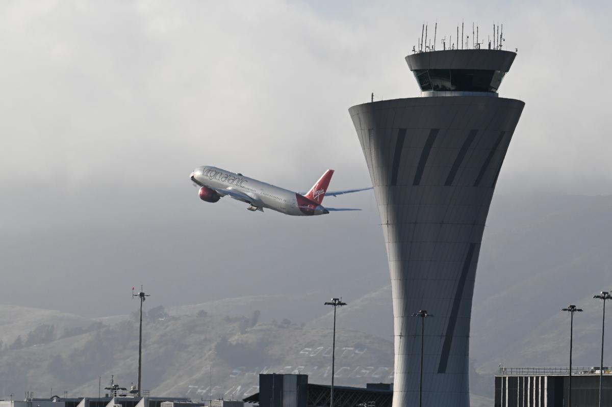Os principais aeroportos da Costa Oeste ficam nervosos quando o novo chefe do DHS revela uma grande mudança que irá desencadear o caos total