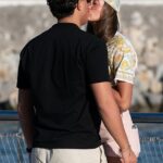 O recém-casado Venezuela Fury e o marido Noah Price trocaram um beijo doce enquanto caminhavam pela praia durante sua lua de mel de £ 30.000 em Marbella na terça-feira
