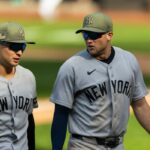 Os jogadores do New York Yankees, Anthony Volpe e Max Schuemann, saíram de campo após uma derrota.