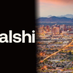 Logotipo de Kalshi ao lado do horizonte de Phoenix, Arizona, destacando o apelo do Nono Circuito sobre mercados de previsão, leis de jogos de azar e regulamentação federal de commodities.