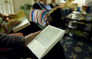 Os usuários recorrem ao jailbreak de seus Kindles mais antigos quando a Amazon encerra o suporte Os usuários recorrem ao jailbreak de seus Kindles mais antigos quando a Amazon encerra o suporte