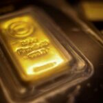 Ouro cai enquanto tensões EUA-Irã elevam o petróleo e alimentam temores de inflação