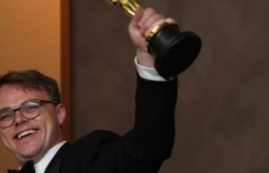 Outra vitória do Oscar por ‘Sr. Ninguém Contra Putin’: estatueta desaparecida do cineasta localizada após disputa na TSA Outra vitória do Oscar por 'Sr. Ninguém Contra Putin': estatueta desaparecida do cineasta localizada após disputa na TSA