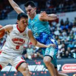 Scottie Thompson, do Barangay Ginebra Gin Kings, durante um jogo contra o Phoenix Fuel Masters nas quartas de final da PBA Commissioner's Cup de 2026.