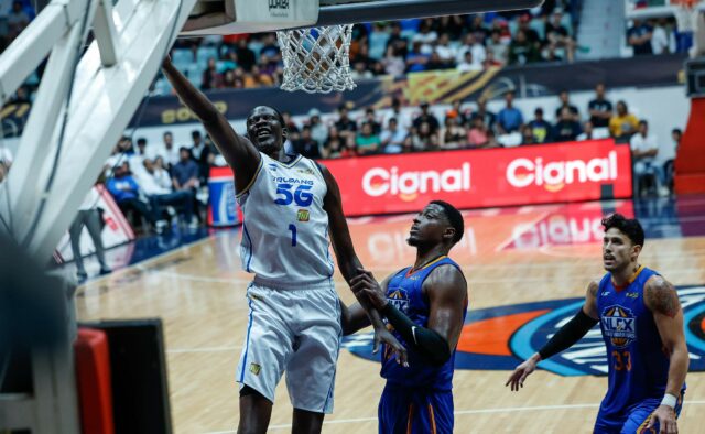 Bol Bol do TNT Tropang 5G durante um jogo contra NLEX Road Warriors nas quartas de final da PBA Commissioner's Cup de 2026. 