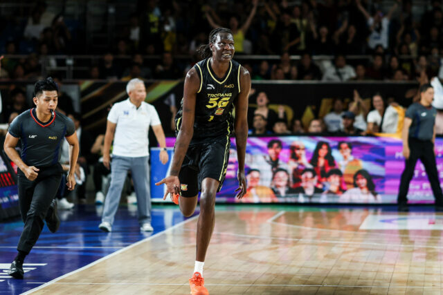 PBA: Bol Bol lidera a melhor corrida de importação após Bol Bol do TNT Tropang 5G durante um jogo contra o NLEX Road Warriors nas quartas de final da PBA Commissioner's Cup de 2026.